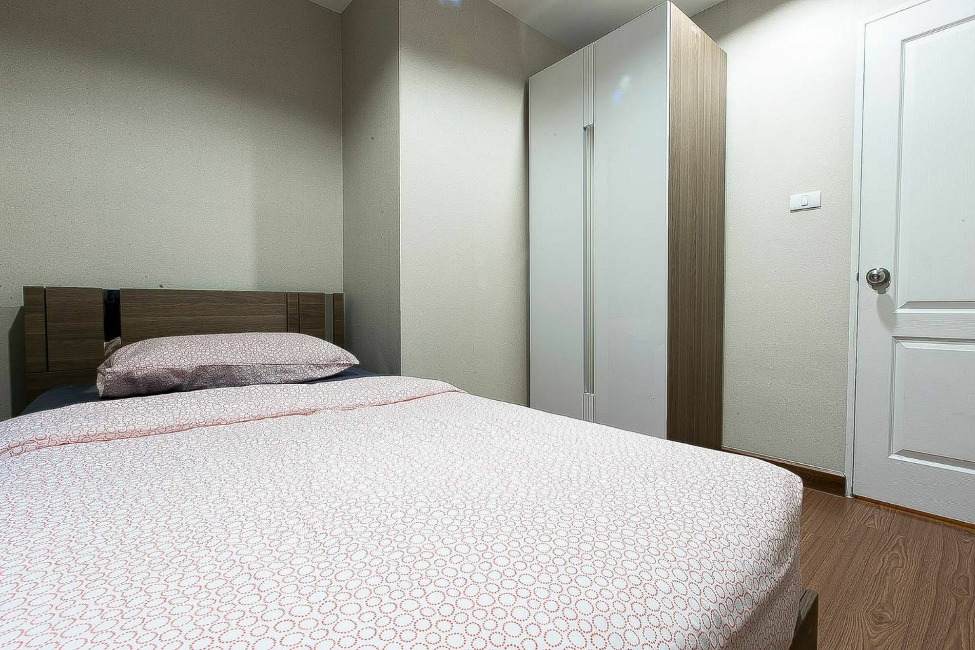 Belle Grand Rama9 Apartment *
